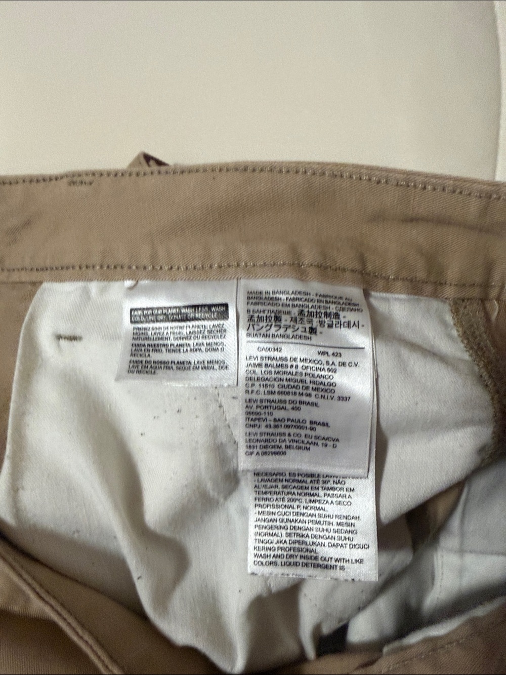 Levi's Men's Cargo Shorts in Khaki Brown - Picture 4 of 6
